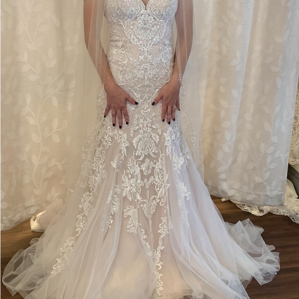 Elegant White Lace Wedding Dress